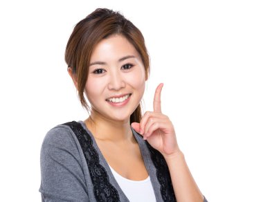 Parmakla işaret eden kadın