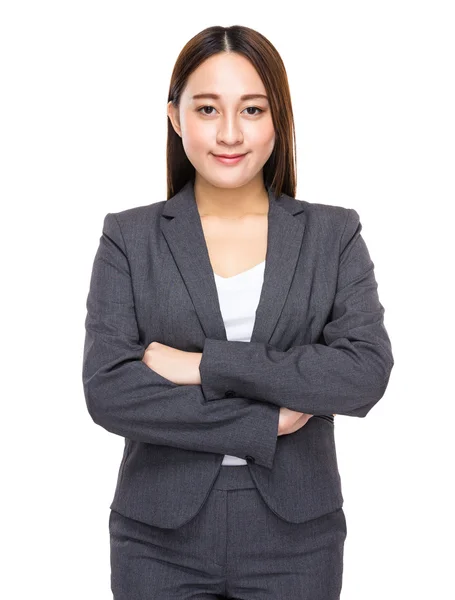 Femme d'affaires avec bras croisés — Photo