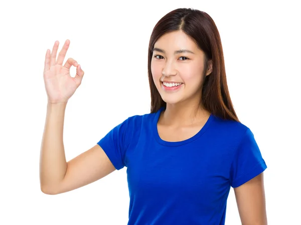 Woman with ok sign — Stock Photo, Image