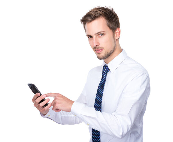 Бизнесмен, использующий мобильный телефон
