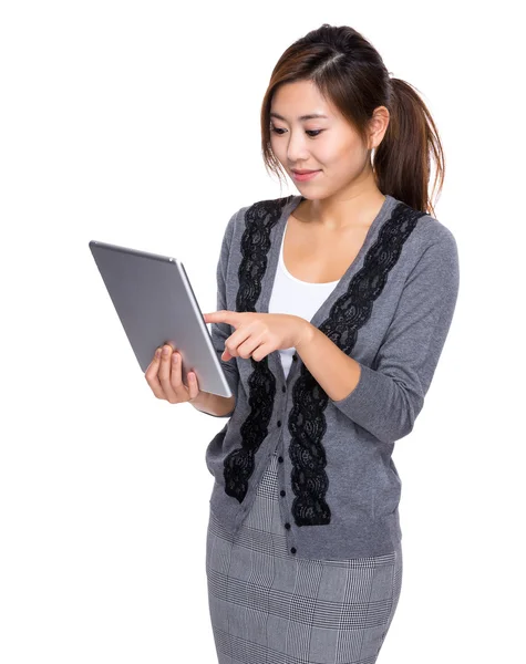 Woman using digital tablet — Stock Photo, Image