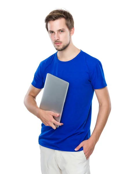 Человек с ноутбуком — стоковое фото