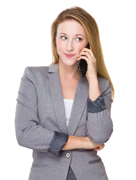 Zakenvrouw praten met telefoon — Stockfoto