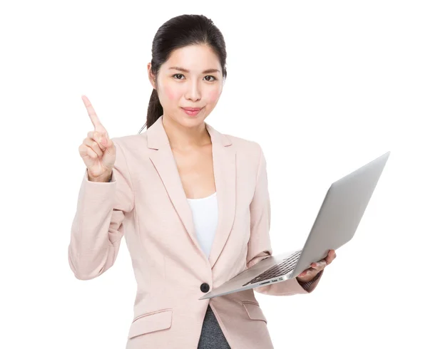 Businesswoman with laptop and finegr point up — Stock Photo, Image