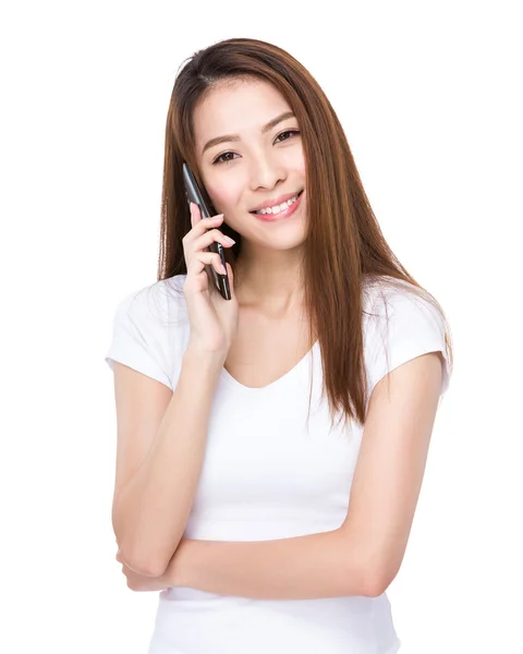 Woman talking on cellphone — Stock Photo, Image