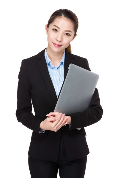 Mujer de negocios con ordenador portátil — Foto de Stock