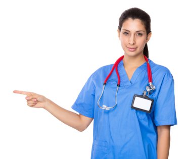 Doktor ile parmak işareti bir yana