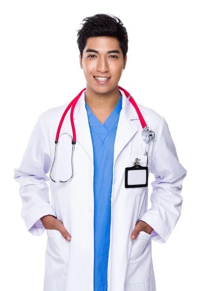 Guapo doctor con estetoscopio — Foto de Stock