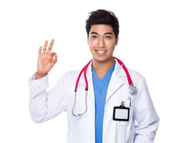 Doctor with ok sign — Stock Photo, Image