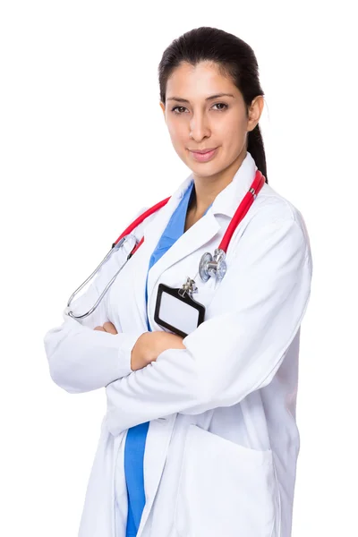 Medico donna con le braccia incrociate — Foto Stock