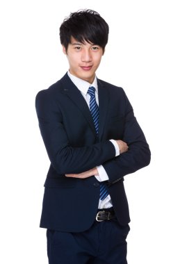 Kolları çapraz iş adamı