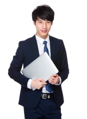 Dizüstü bilgisayarı olan iş adamı