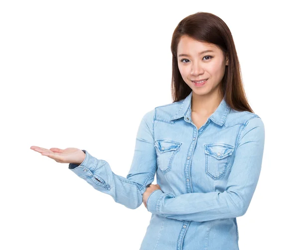 Woman with hand presentation — Stock Photo, Image