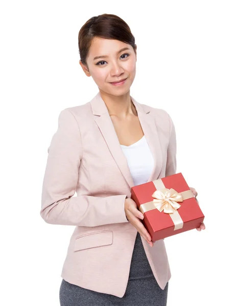 Businesswoman with present box — Stock Photo, Image