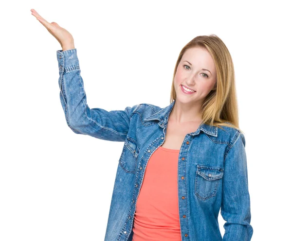 Frau mit offener Handfläche — Stockfoto