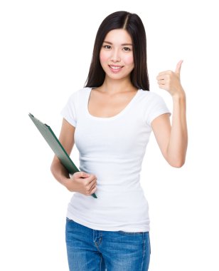 Pano ve başparmak ile kadın