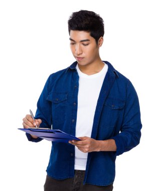 Adam panoda yazıyor