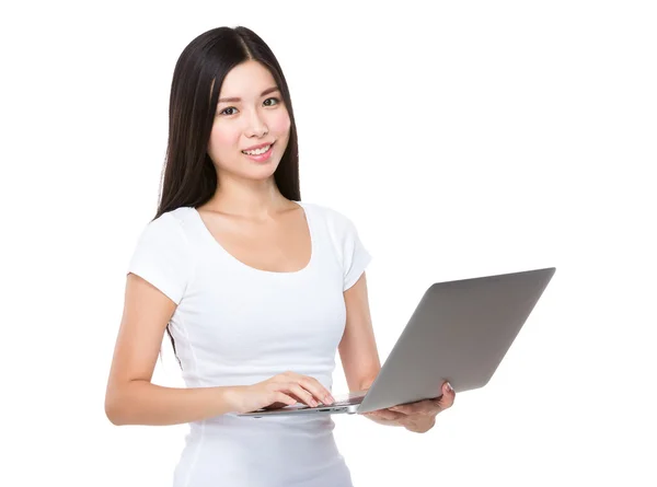 Woman using notebook — Stock Photo, Image