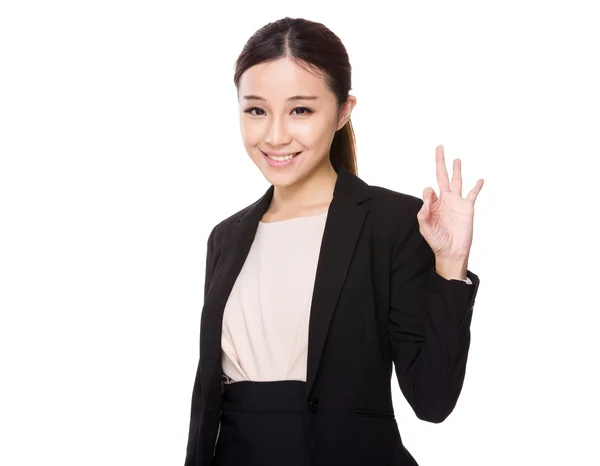 Mujer de negocios con signo de ok — Foto de Stock