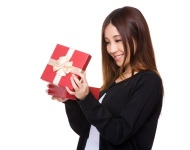 Açılan giftbox kadınla