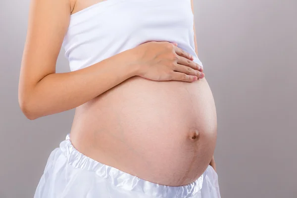 Buik van zwangere vrouw — Stockfoto