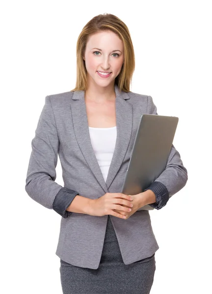 Mujer de negocios con ordenador portátil — Foto de Stock