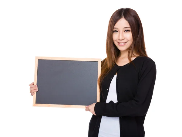 Mujer con pizarra — Foto de Stock