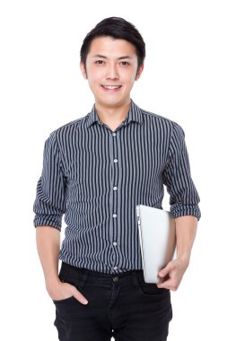 Dizüstü bilgisayarı olan iş adamı