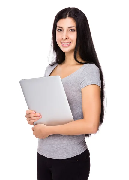 Frau mit Laptop — Stockfoto