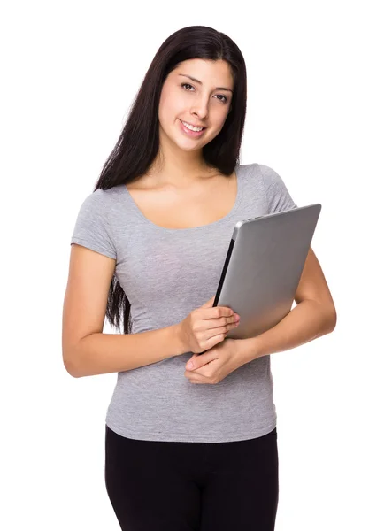 Frau mit Laptop — Stockfoto