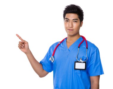 Doktor parmak noktası ile