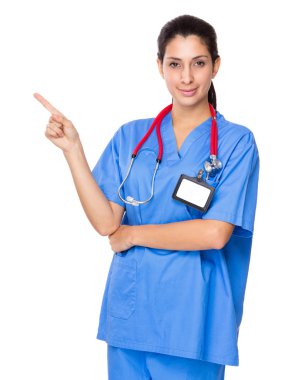 Doktor parmak noktası ile