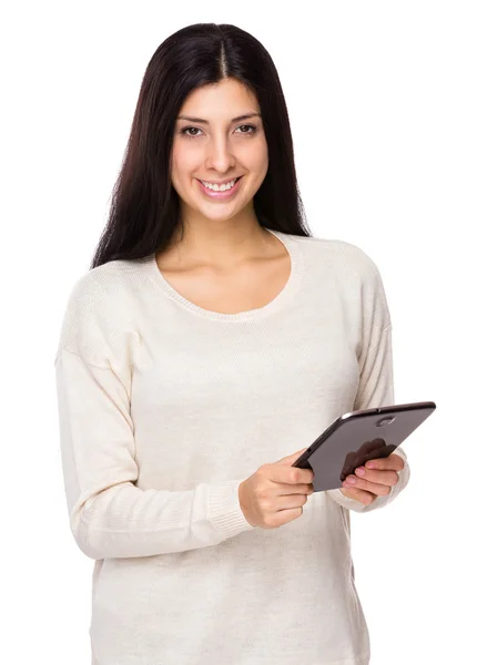 Mujer con tablet digital — Foto de Stock