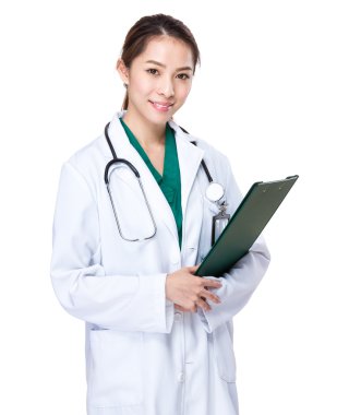 Dosyası olan kadın doktor.