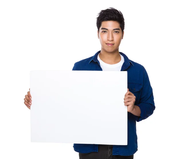 Человек с белой картой — стоковое фото