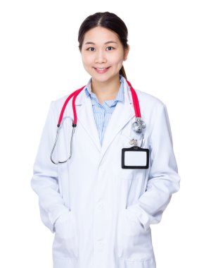 Steteskoplu kadın doktor.