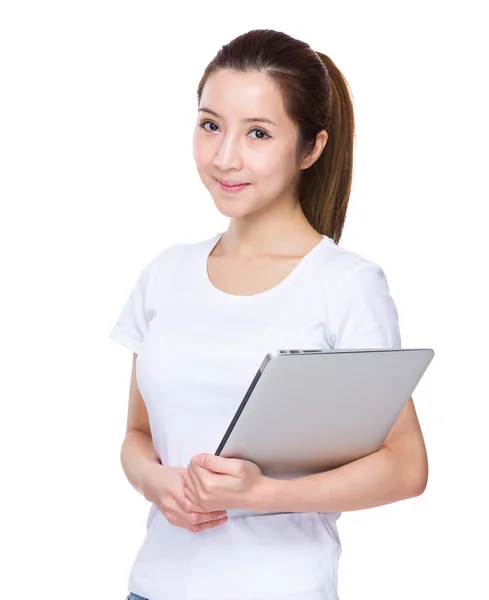 Vrouw met laptop computer — Stockfoto