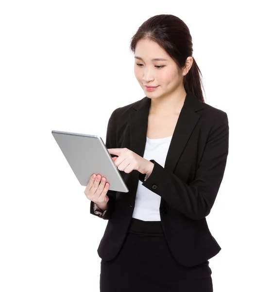 Businesswoman using tablet — Stock Photo, Image