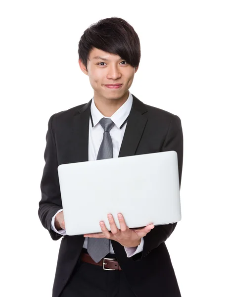 Zakenman met behulp van zakboekje computer — Stockfoto