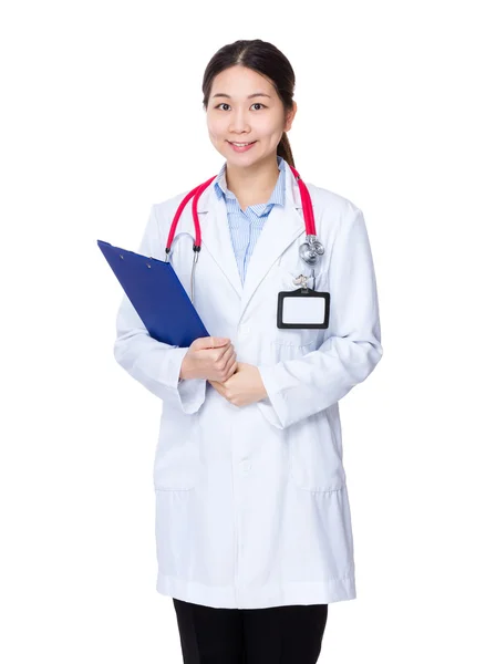 Female doctor with clipboard — Stock Photo, Image