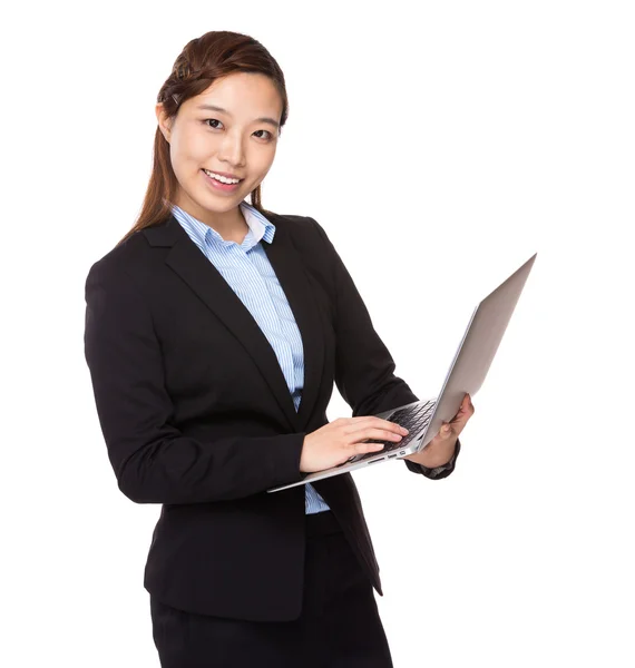 Businesswoman use of laptop computer — Stock Photo, Image