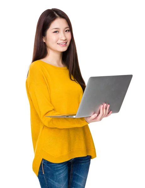 Woman with notebook computer — Stock Photo, Image
