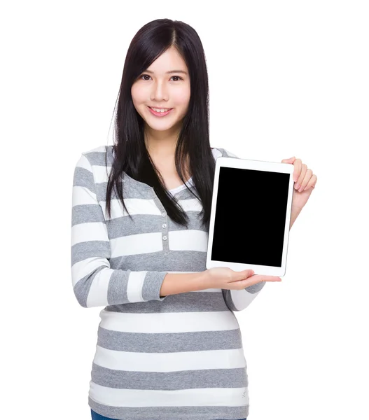 Vrouw met tablet — Stockfoto