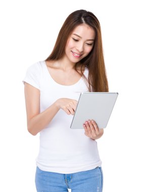 Tabletli kadın