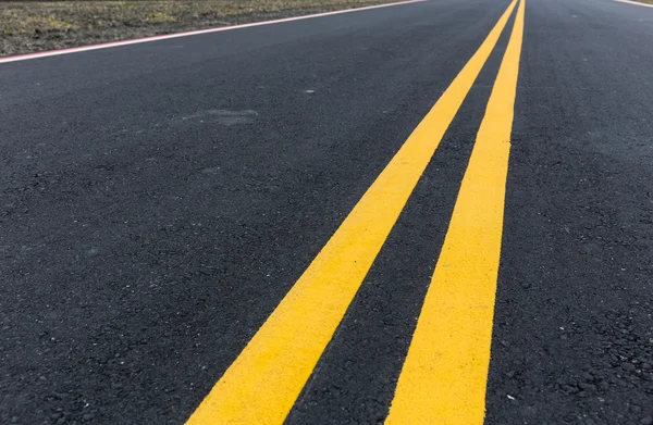 Asphalt road with yellow lines — Stock Photo, Image