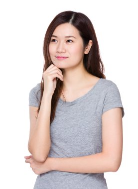 kadın bir şeyler düşünme