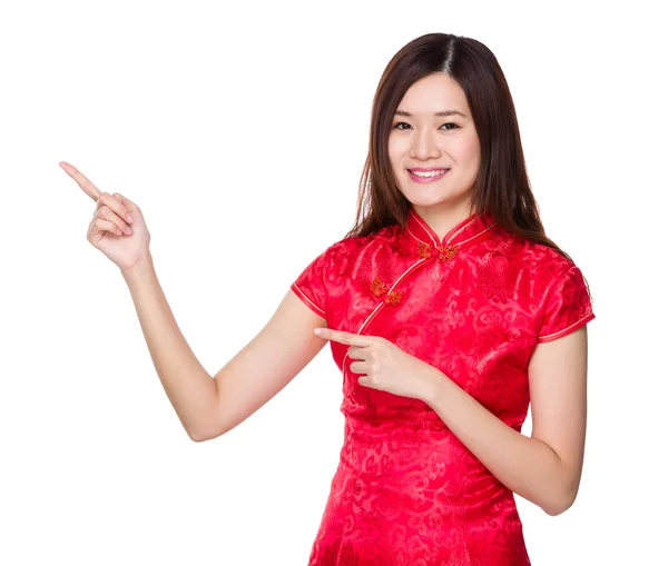 दो उंगलियों वाली महिला एक तरफ इंगित करती है — स्टॉक फ़ोटो, इमेज