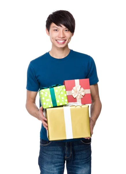 Homem com caixas de presente — Fotografia de Stock