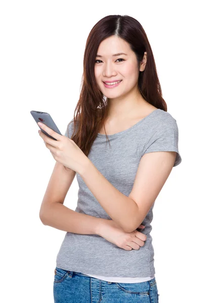 Mujer con teléfono móvil —  Fotos de Stock