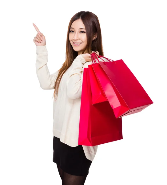Donna con borse della spesa rosse — Foto Stock